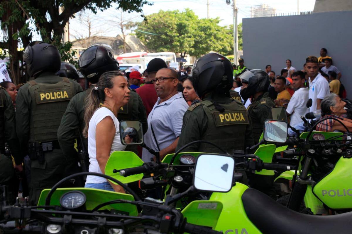 Redoblan presencia policial en manifestaciones por reconteo de votos