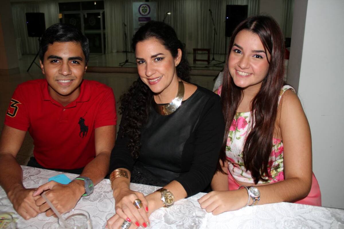 Luis Daniel Avendaño, Alexandra Guerra y Salma Yidios.