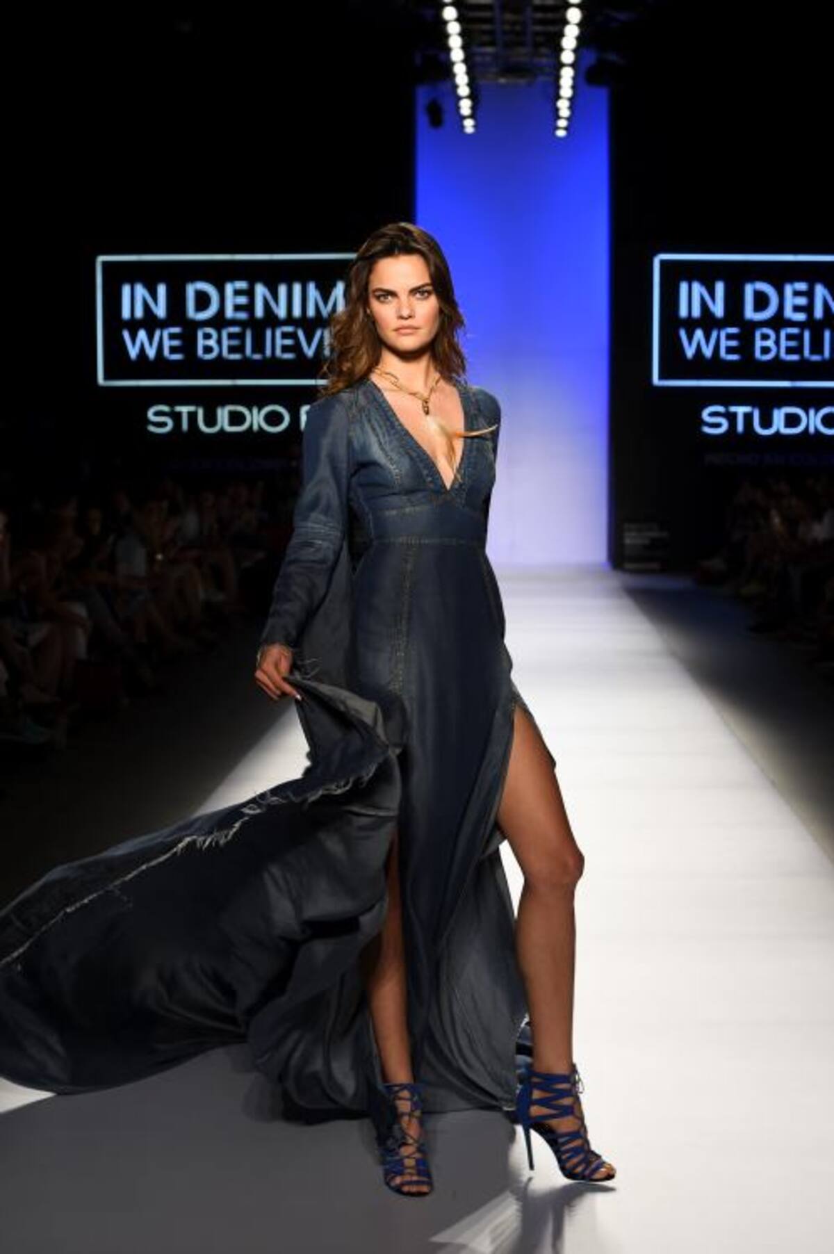 La top model y ángel de Victoria Secret, Bárbara Fialho, fue la encargada de cerrar el desfile. Cortesía Inexmoda - Cámara Lúcida