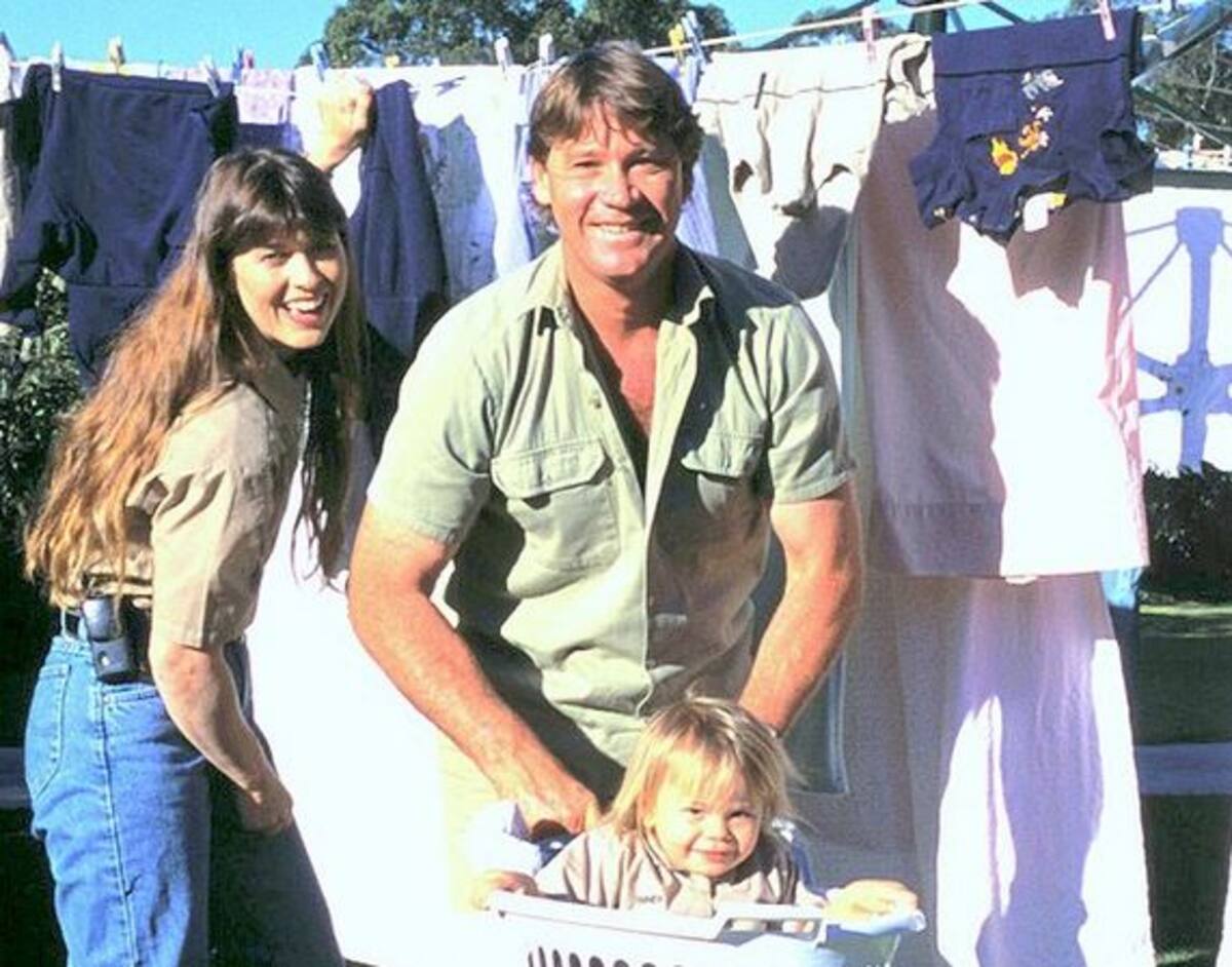 Bindi con sus padres cuando era una niña. INSTAGRAM @bindisueirwin