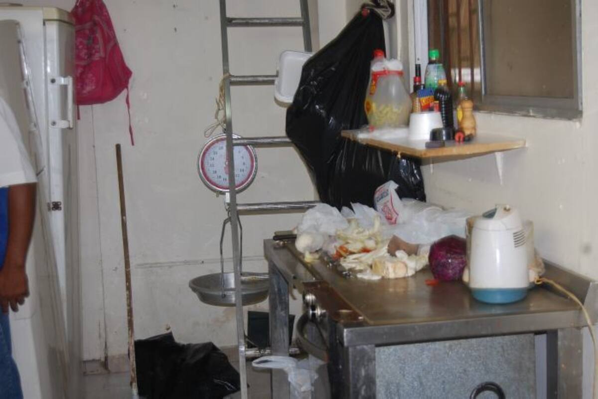 Interior de uno de los restaurantes sellados. CORTESÍA