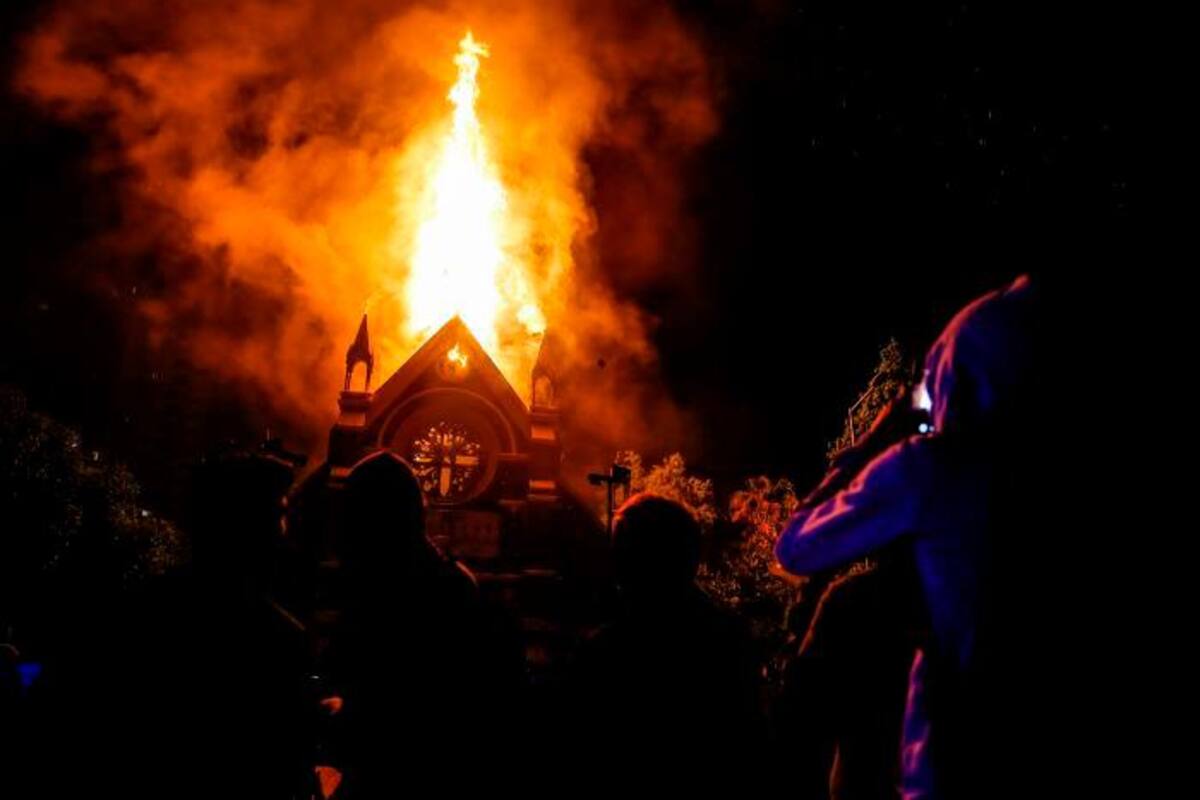 Chile: un muerto y cerca de 560 detenidos en noche de extrema violencia