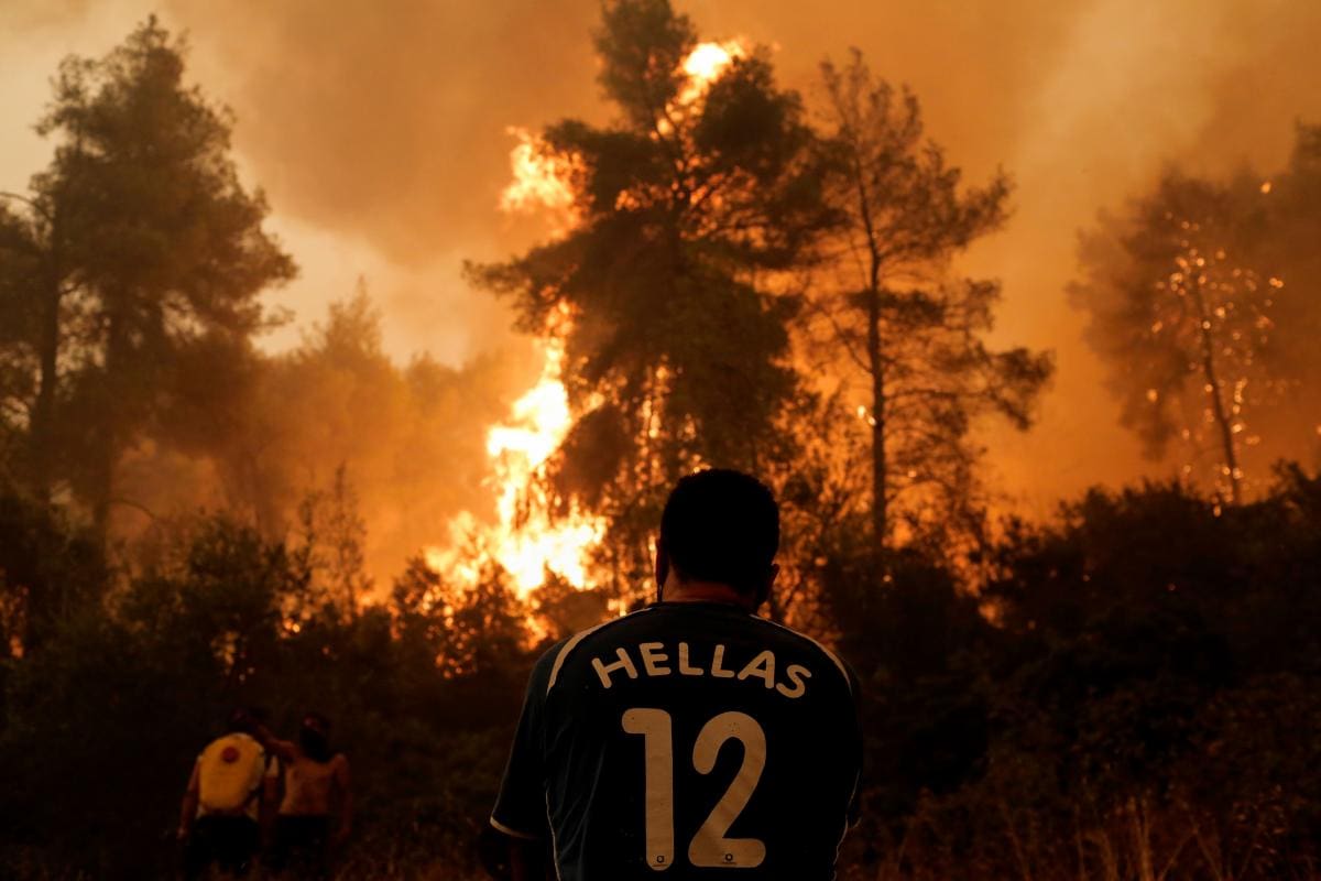 Fuerza multinacional combate incendios en Grecia