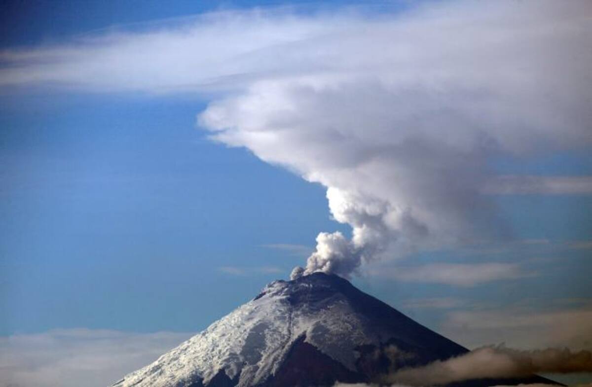 Así luce el volcán este lunes. AP Dolores Ochoa