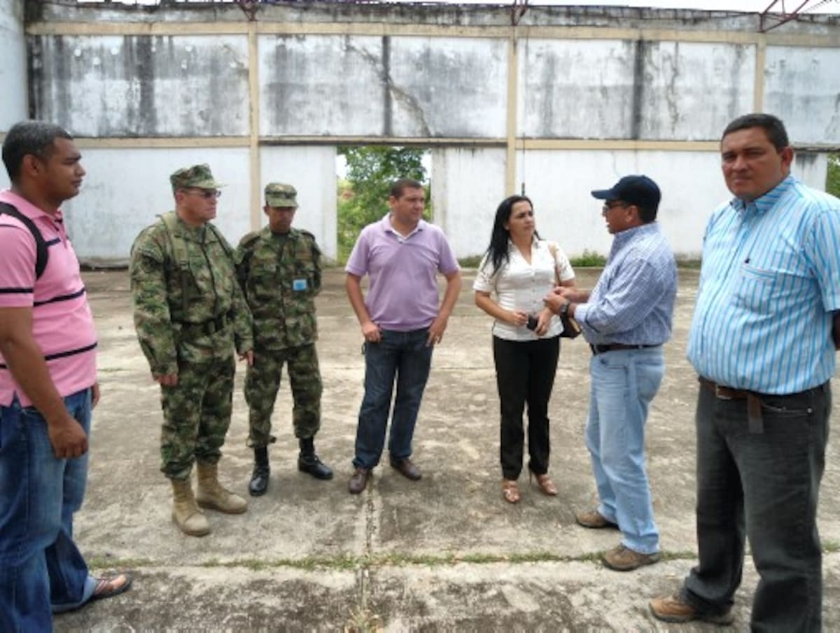 Varios funcionarios realizaron una visita a terrenos del Municipio, para reubicar a las familias afectadas del barrio Las Margaritas. LILA LEYVA - EL UNIVERSAL