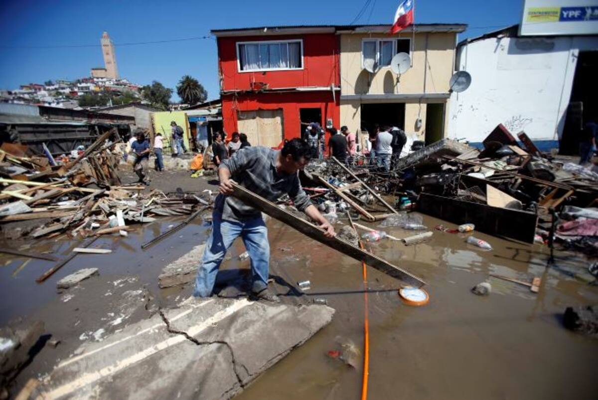 Doce personas muertas es el balance de muertos en Chile tras los desastres naturales. AP LUIS HIDALGO