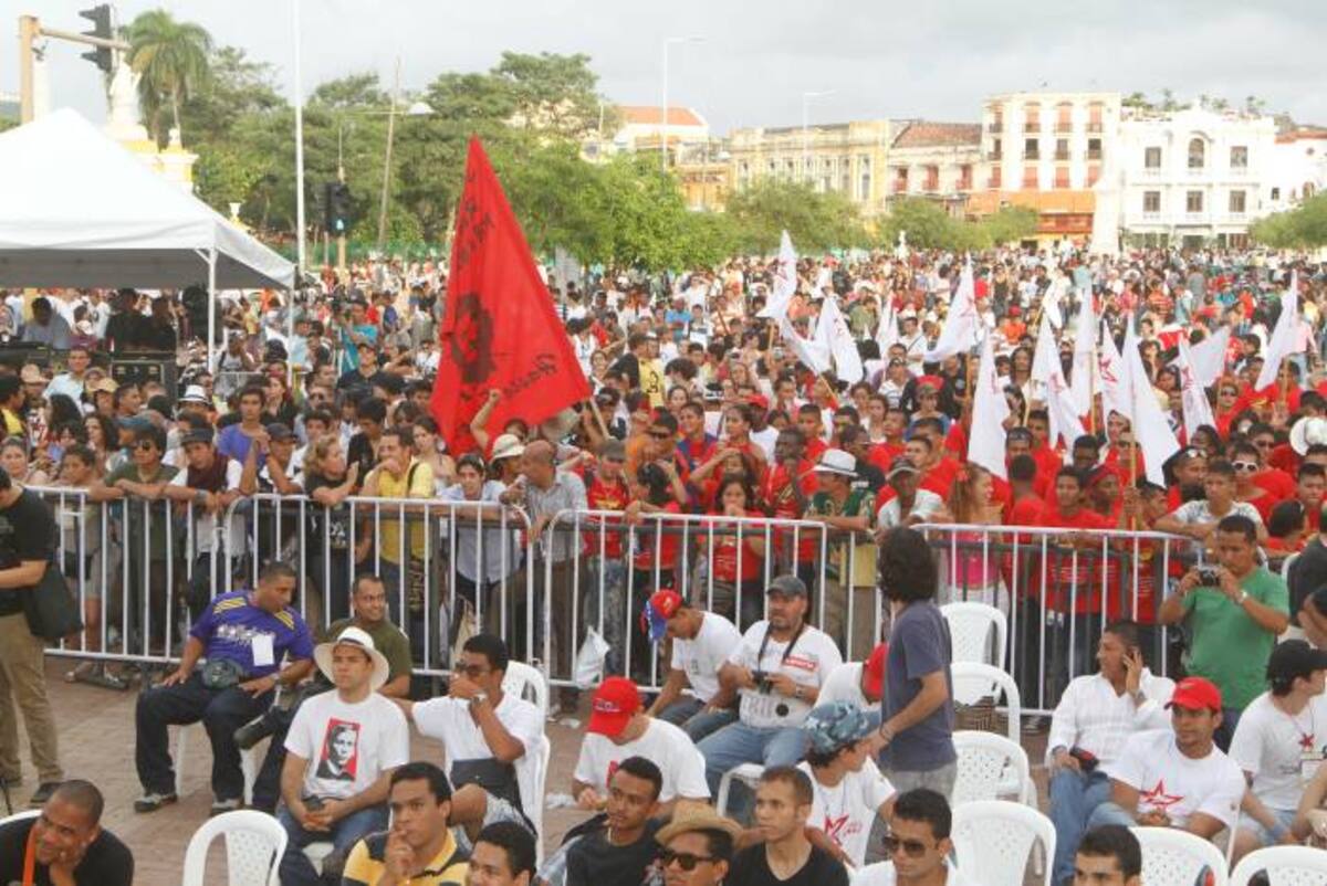 Jóvenes de todas las latitudes del país se congregaron ayer en la Plaza de la Paz, durante a instala-ción del Cabildo Nacional de Juventudes que irá hasta el domingo en esta ciudad. Julio Castaño