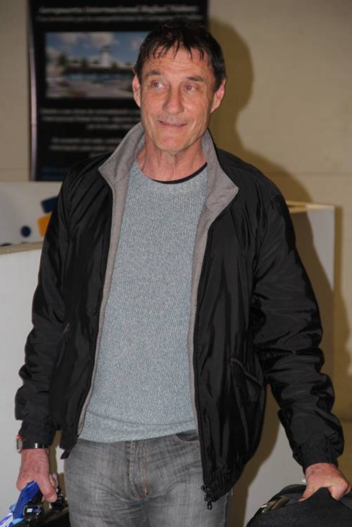 Roland Joffé en el aeropuerto Rafael Núñez. Nayib Gaviria