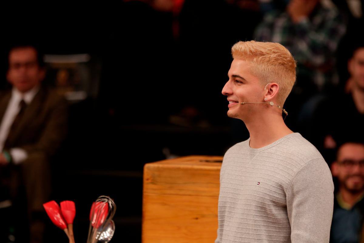 Fabio Legarda: El cantante, youtuber y exparticipante del programa de cocina ‘Master Chef’, falleció el pasado 7 de febrero tras resultar herido por una bala perdida en un intento de robo en el sector de El Poblado, en Medellín. Los hechos ocurrieron alrededor de la 1 de la tarde y Legarda, quien había sido diagnosticado con daño cerebral, murió a las 4:50 de la tarde al entrar en paro respiratorio.