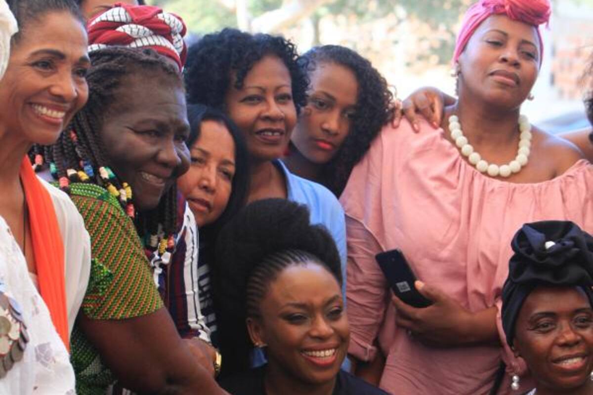 Chimamanda, madrina de 30 autoras afro