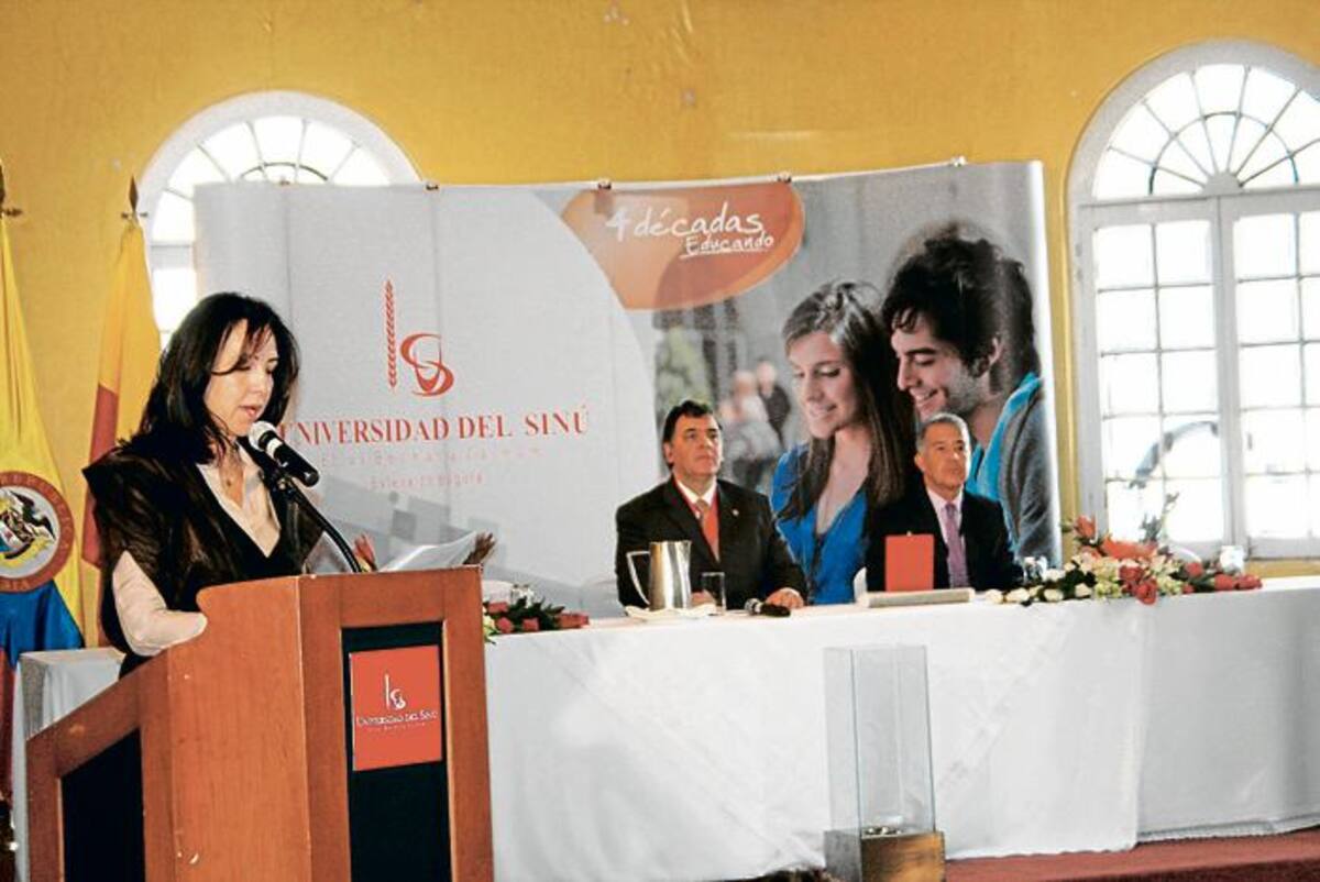 La ministra de justicia, Ruth Stella Correa instaló el foro con el que se dio apertura a la sede de Unisinú en Bogotá.