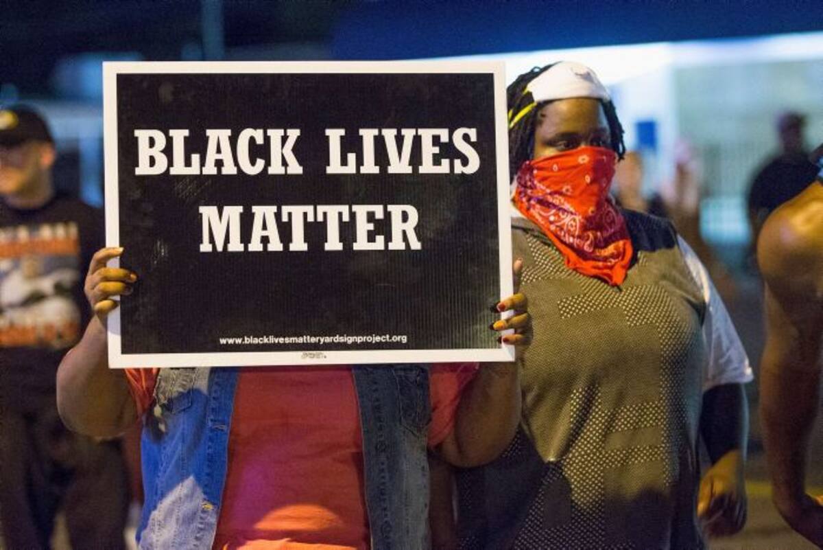 Los medios locales informaban en la noche que los manifestantes habían bloqueado la ruta interestatal 70, en las afueras de Ferguson. AFP SCOTT OLSON