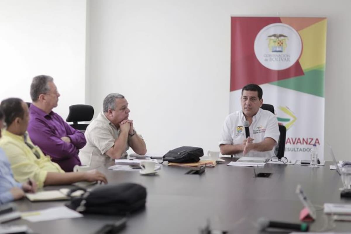 El gobernador de Bolívar, Dumek Turbay, durante la mesa de trabajo que convocó para aclarar la suerte del inmueble que ocupa el HUC. Cortesía