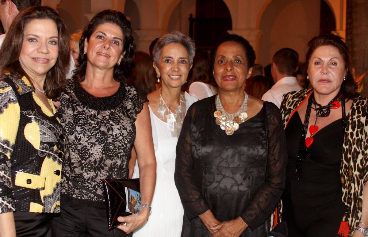 Lourdes Curzan, Aida Teresa Baladi, Claudia Rey, Susana Baca y Consuelo Zuluaga.