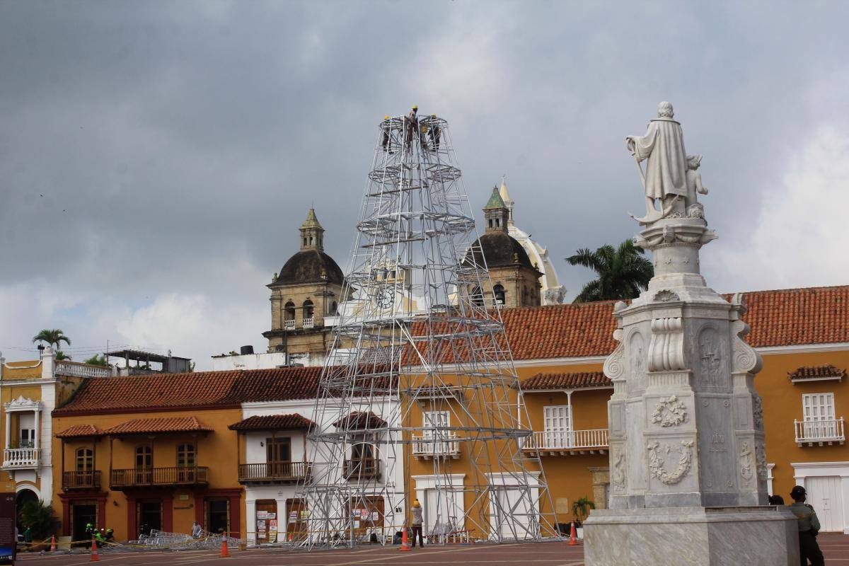 Arranca instalación de alumbrado navideño en Cartagena