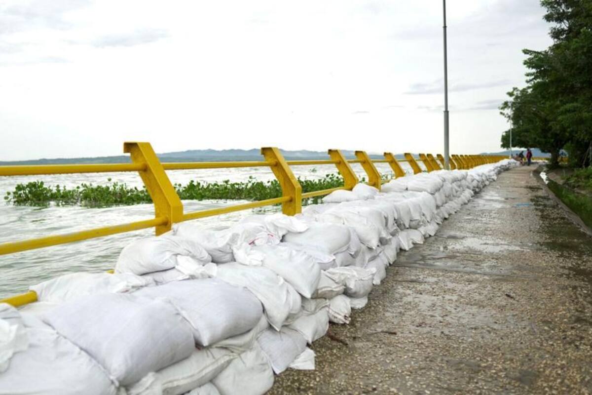 Con sacos se mitiga riesgo de inundación por el Embalse El Guájaro