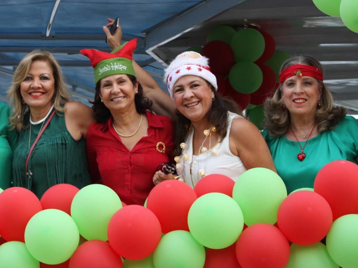 Margarita Vélez, María Eugenia Sarabia, Marlene Vélez y Cecilia Bustamante.