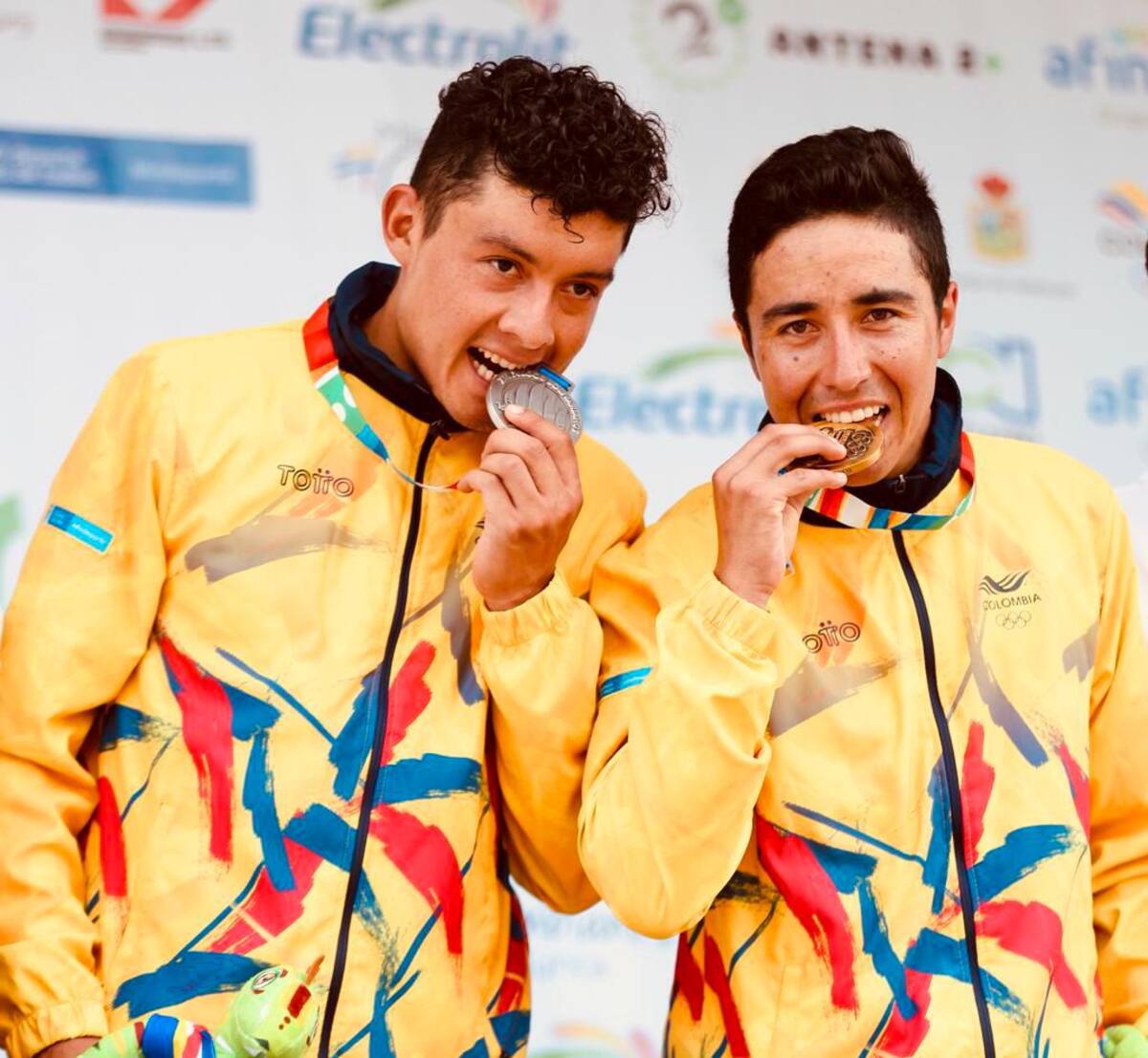 Aldemar Reyes y Rodrigo Contreras, en el podio. //COC