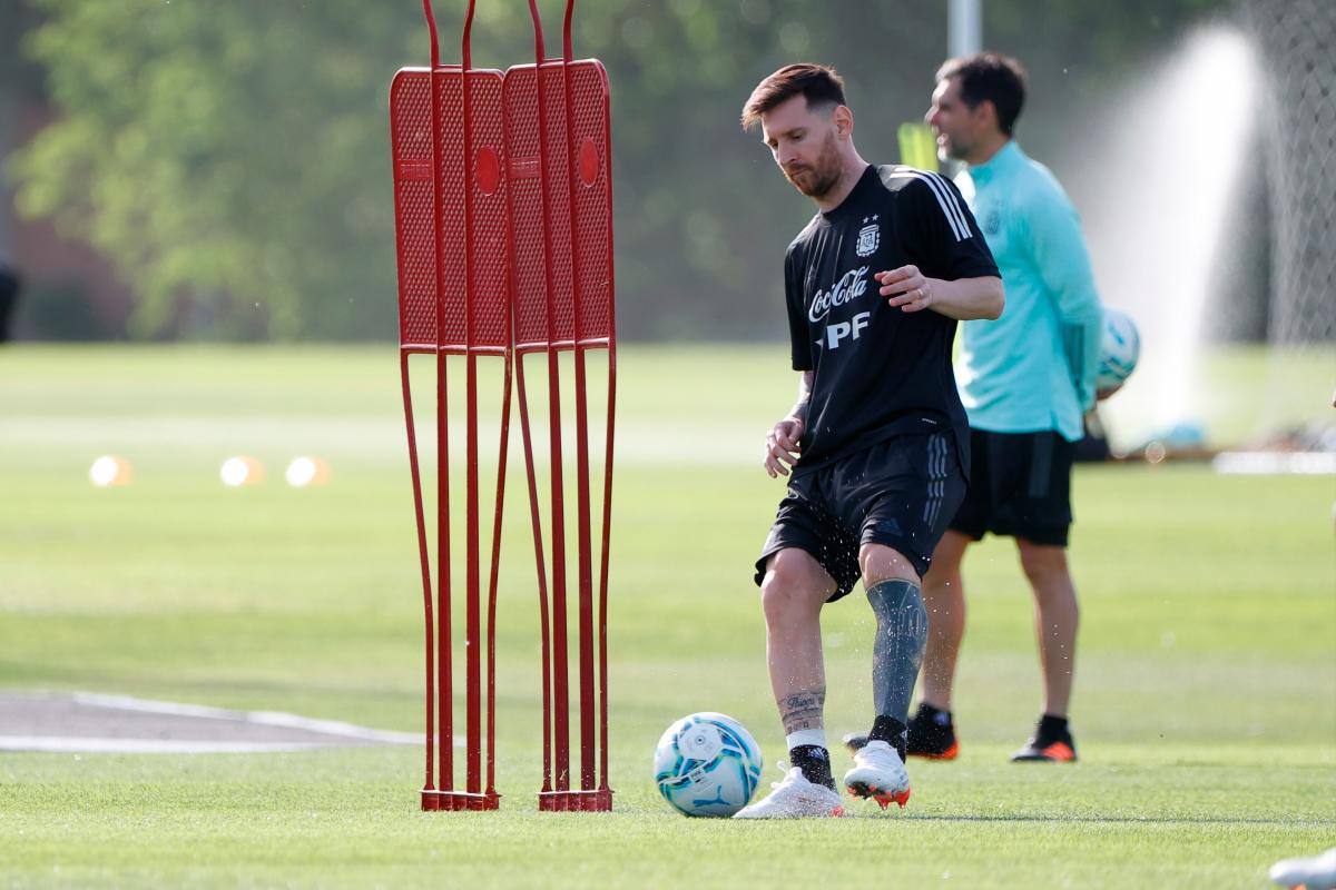 Messi se perfila como titular con Argentina ante Uruguay