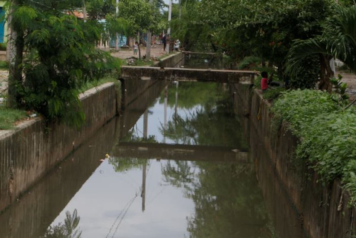 La comunidad está preocupada porque el caño Amador y Cortés es un peligro para la salud de todos. En el sector se han presentado casos de dengue y de neumonía por los olores y plagas que trae el canal. JULIO CASTAÑO