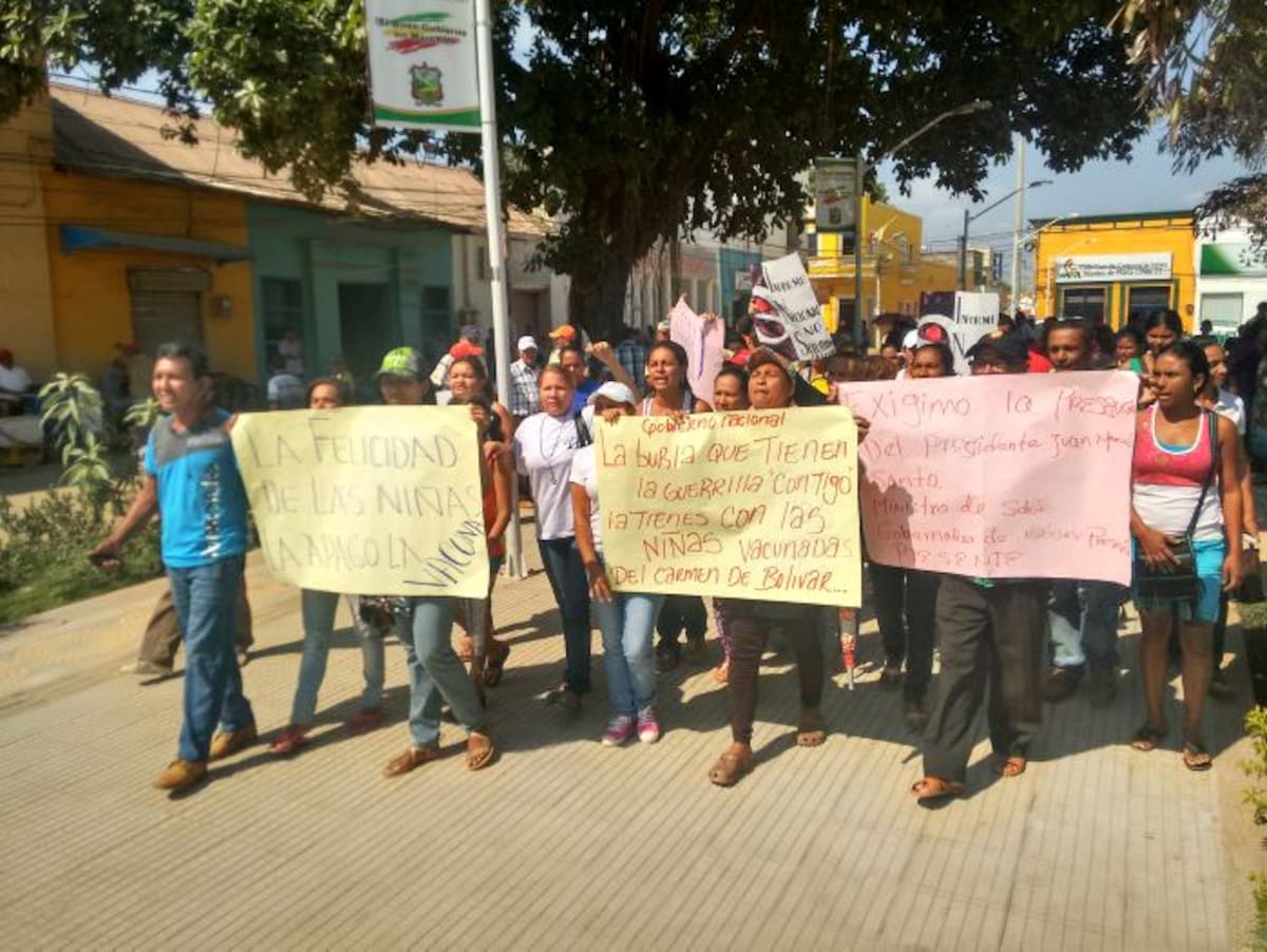 Padres de las niñas enfermas se han manifestado en contra del informe del Instituto Nacional de Salud. Lila Leyva/El Universal/