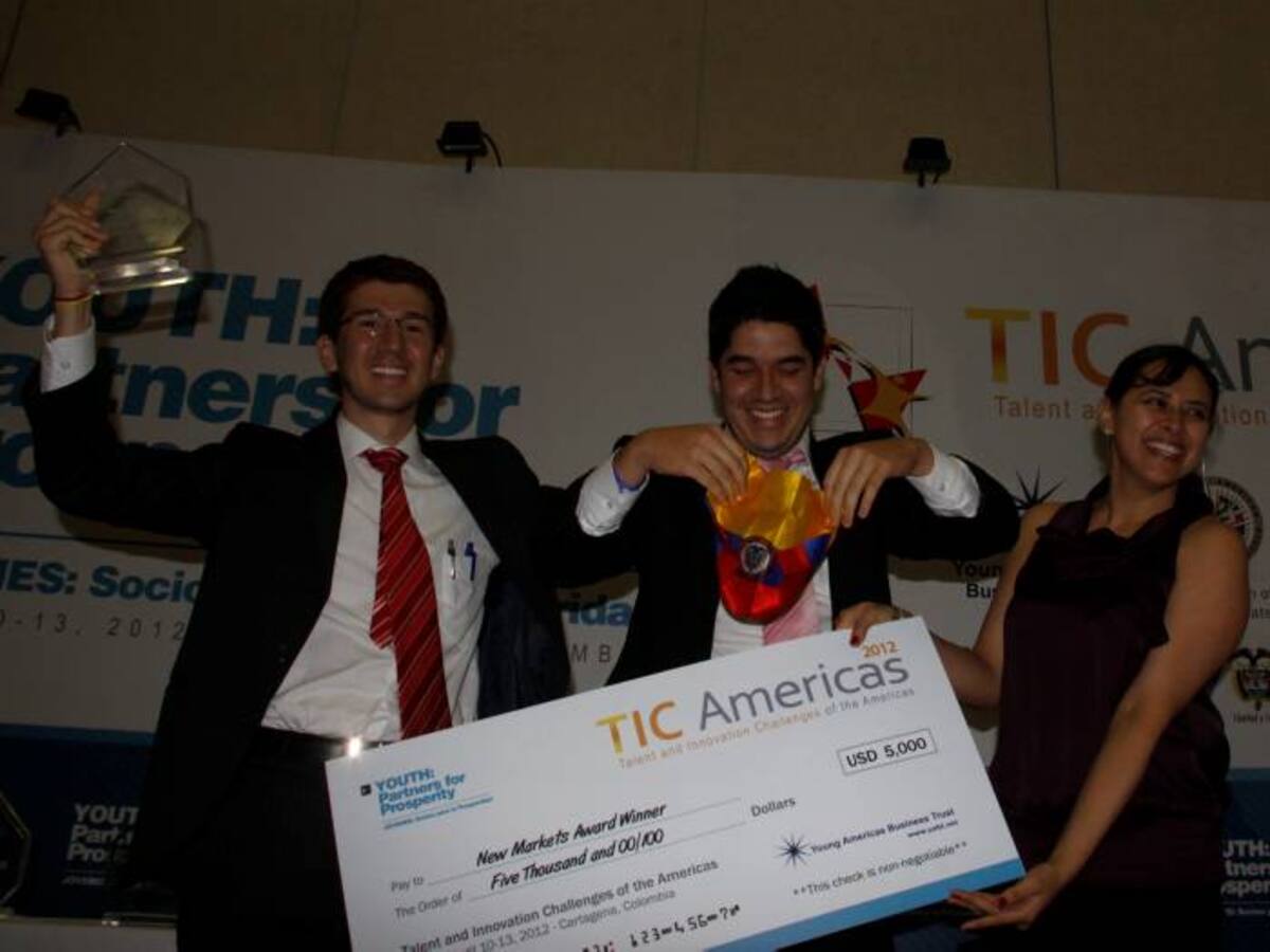 Los pereiranos Sebastián Santa y Andrés Ríos, con un proyecto para la optimización de la industria textil, ganaron en la categoría Talento e Innovación de las Américas. ZENIA VALDELAMAR - EL UNIVERSAL