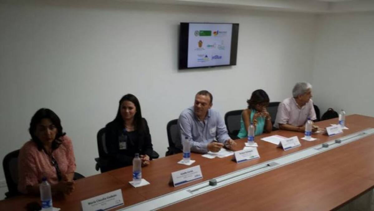 Rueda de prensa en la que participaron miembros del Distrito y empresarios de la aerolínea JetBlue ANTONIO CANCHILA - EL UNIVERSAL