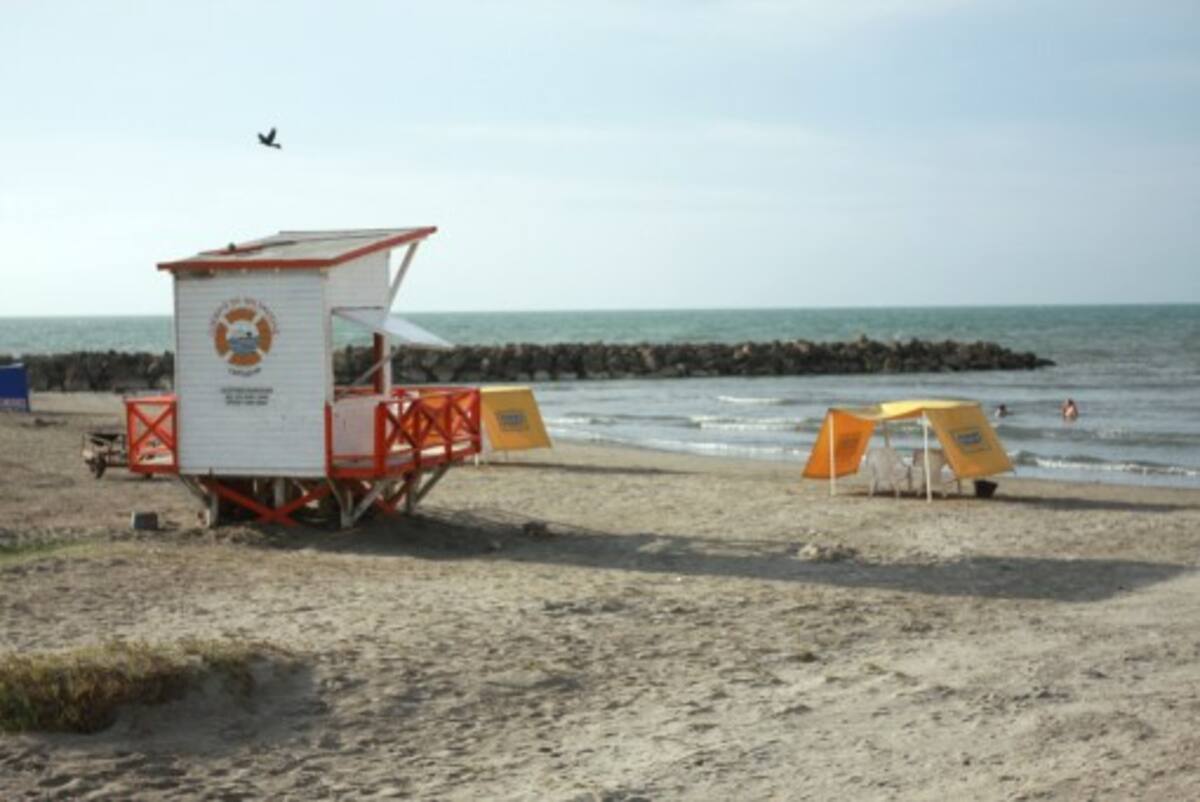 En la playa piloto de Marbella se instalarán redes de servicios públicos y baños, duchas; también se demarcarán zonas para vendedores. ÓSCAR DÍAZ - EL UNIVERSAL
