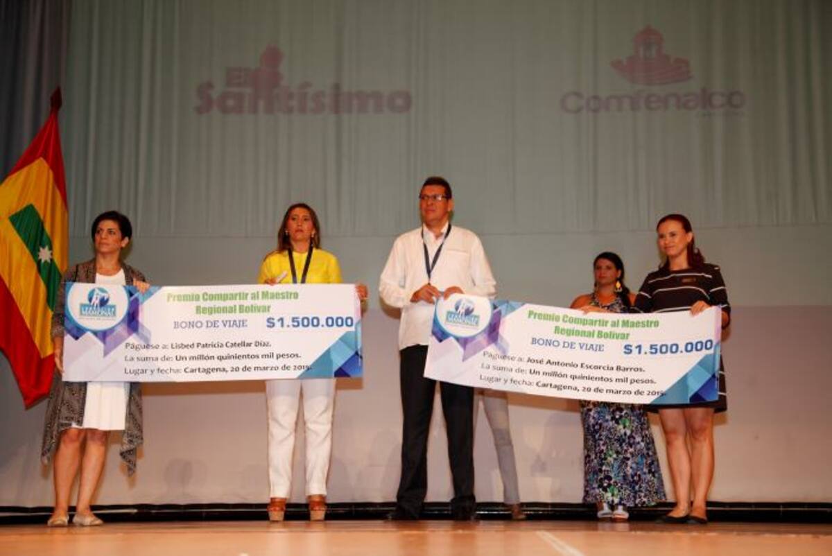 José Esorcia Barrios, docente de Ética y Valores de la Ciudad Escolar Comfenalco y Lisbed Castellar Díaz, de la Institución Educativa Pío XII, de San Jacinto, fueron los docentes homenajeados. Aroldo Mestre.