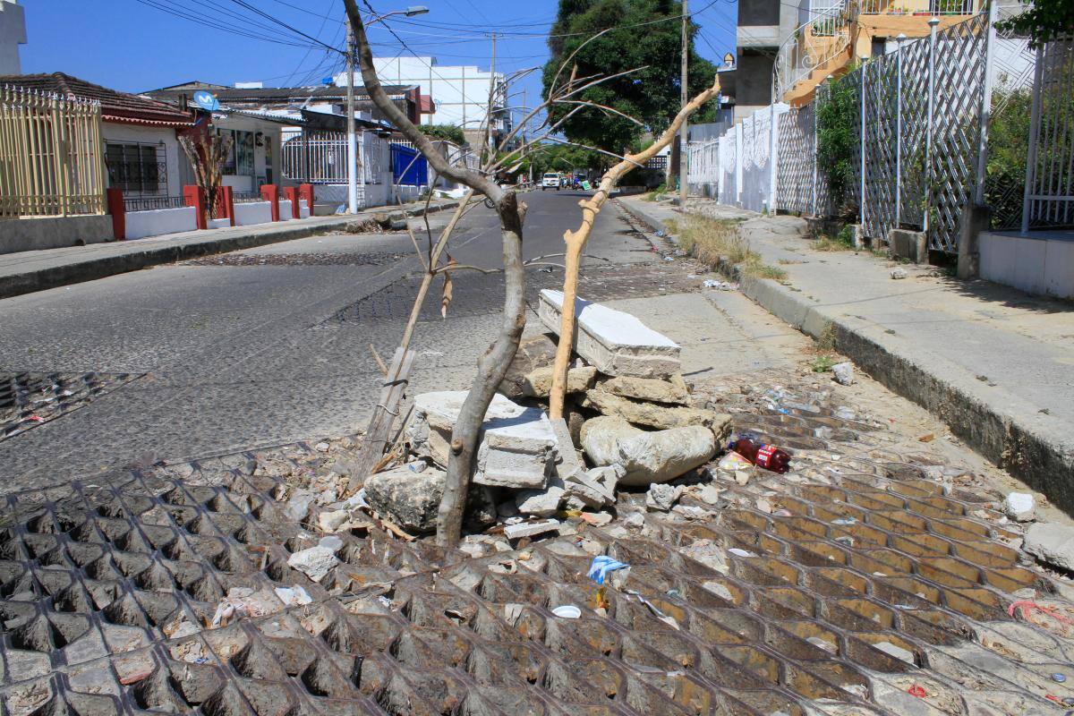 ¡Qué gran noticia! Por fin arreglarán las rejillas de San Isidro