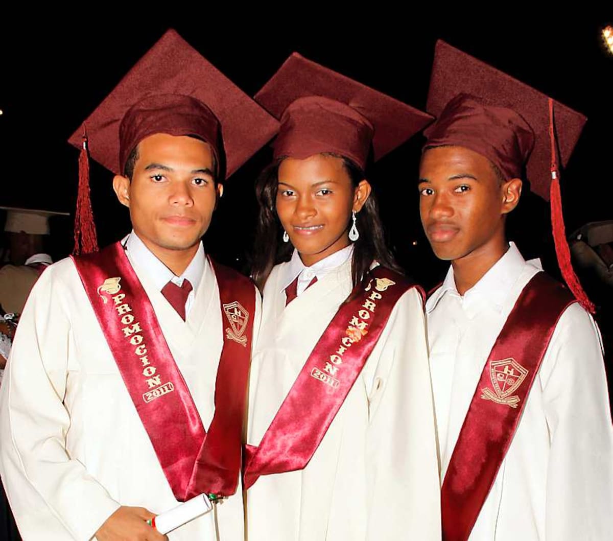 Graduados de la Institución Pedro de Heredia: Jorge Peña, Thaira Ortega y Keiver Zambrano.