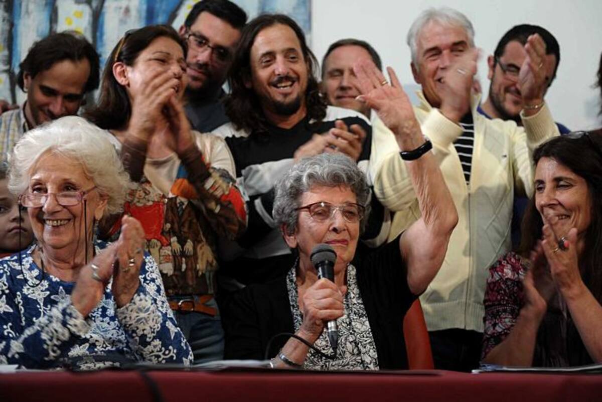La mayoría de los 118 nietos recuperados nació cuando su madre estaba en cautiverio en uno de los más de 500 centros clandestinos de tortura y exterminio instalados en todo el territorio. AFP LUCIANA GRANOVSKY