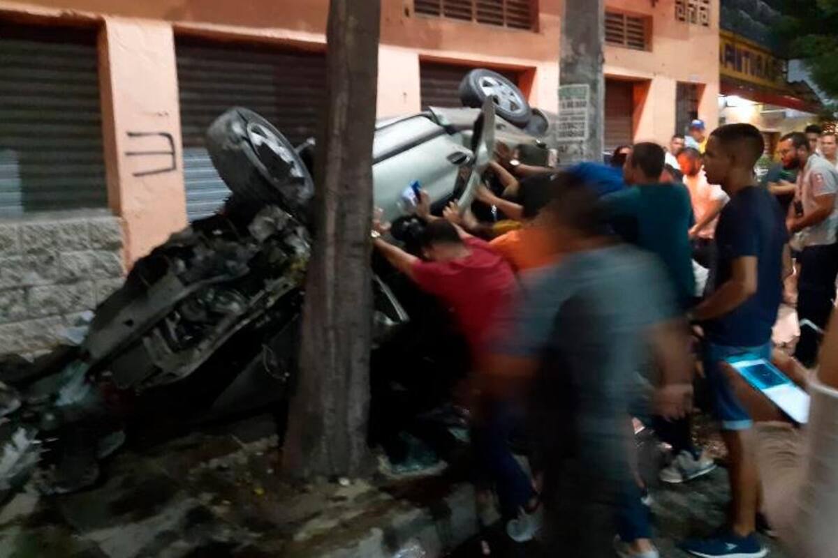 Mueren tres de seis personas que se volcaron en un carro en Barranquilla