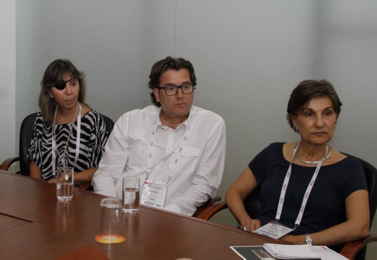 Roxana Segovia, directora de Utadeo seccional Caribe; Eduard Pallejà, director de la Escuela del Agua y Cecilia María Vélez, rectora de Utadeo. Maruja Parra