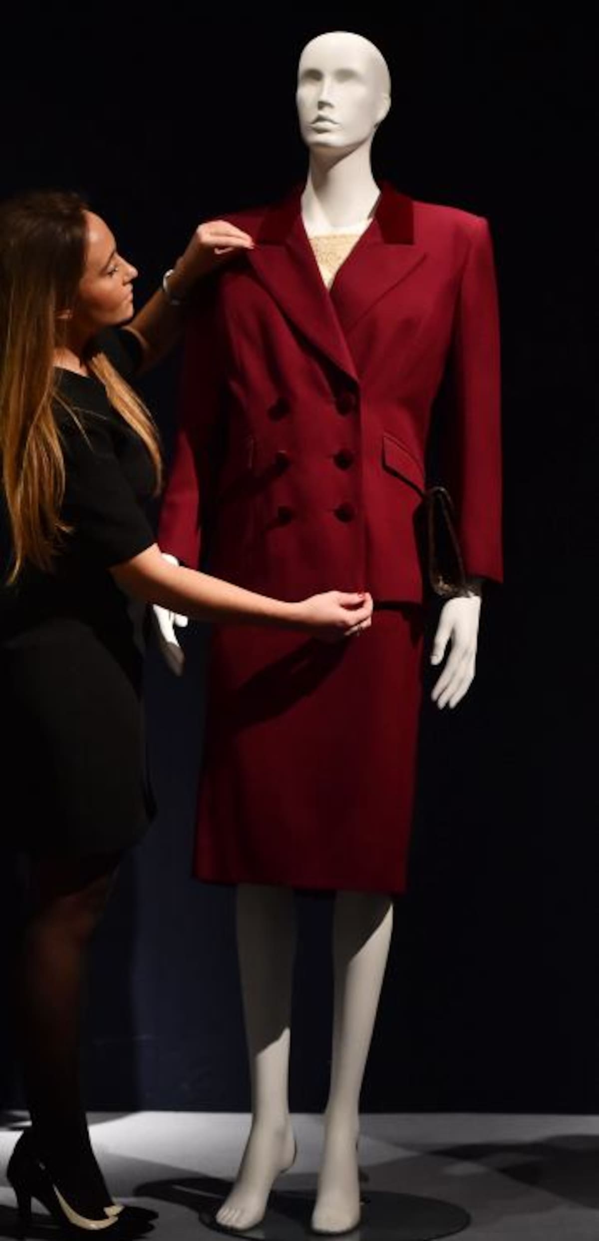 Uno de los trajes que usó la primera ministra británica. AFP BEN STANSALL