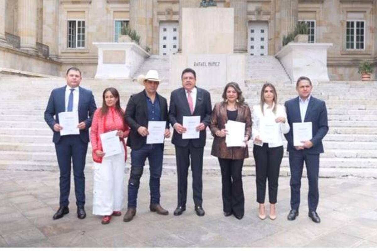 Siete senadores radican ponencia para hundir la reforma a la salud