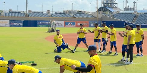 Peloteros colombianos entrenan en Barranquilla para los torneos del 2026