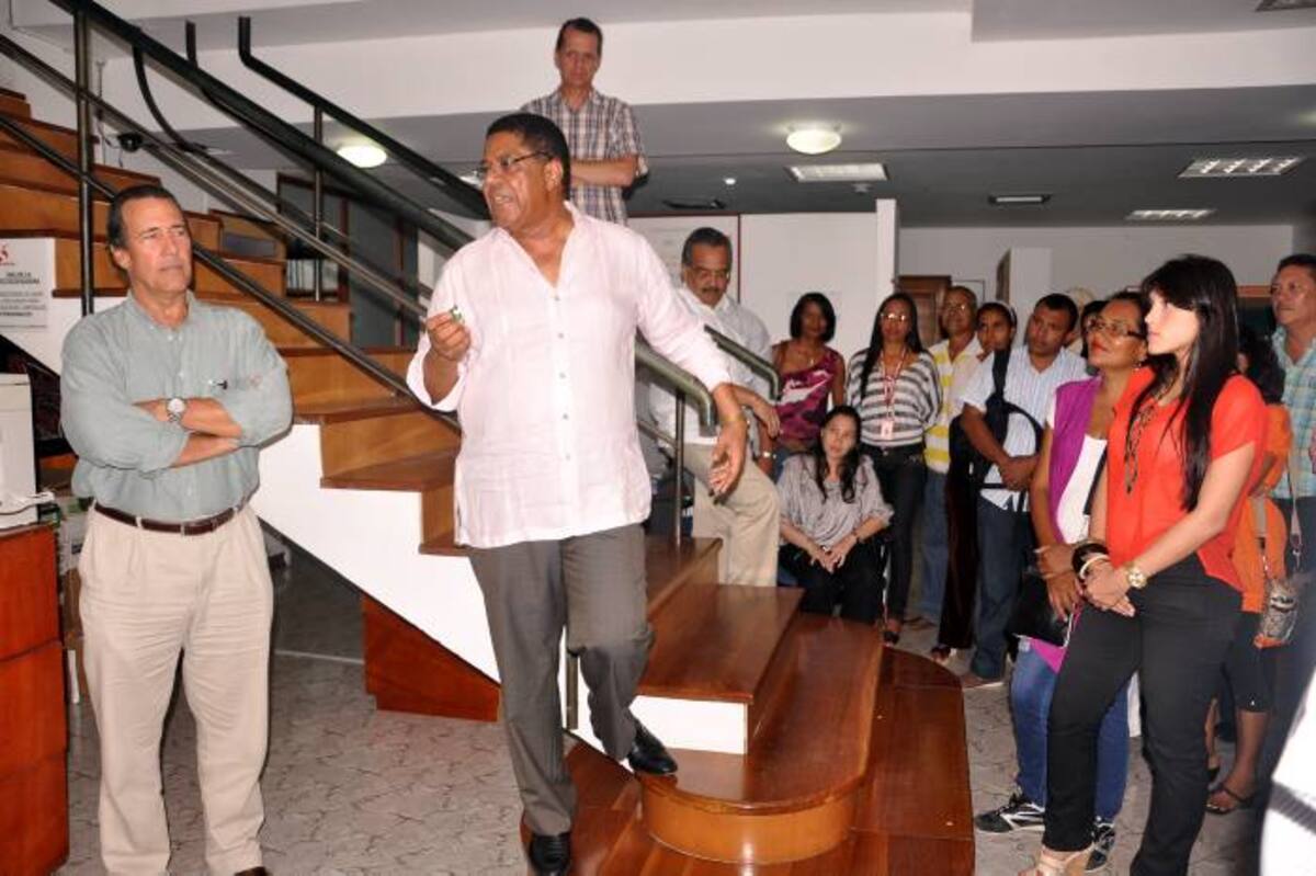 El alcalde Campo Elías Terán Dix visitó las instalaciones de Distriseguridad para desearle suerte al nuevo director de la entidad, almirante Gabriel Arango Bacci. Cortesía
