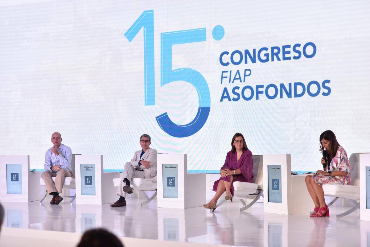 En el panel ¿Cuál es el panorama para Colombia? aparecen José Ignacio López, de Corficolombiana; Roberto Steiner, codirector del Banco de la República; Juana Téllez, economista jefe de BBVA Colombia y Ana Fernanda Maiguashca, presidenta del Consejo Privado de Competitividad. // CORTESÍA