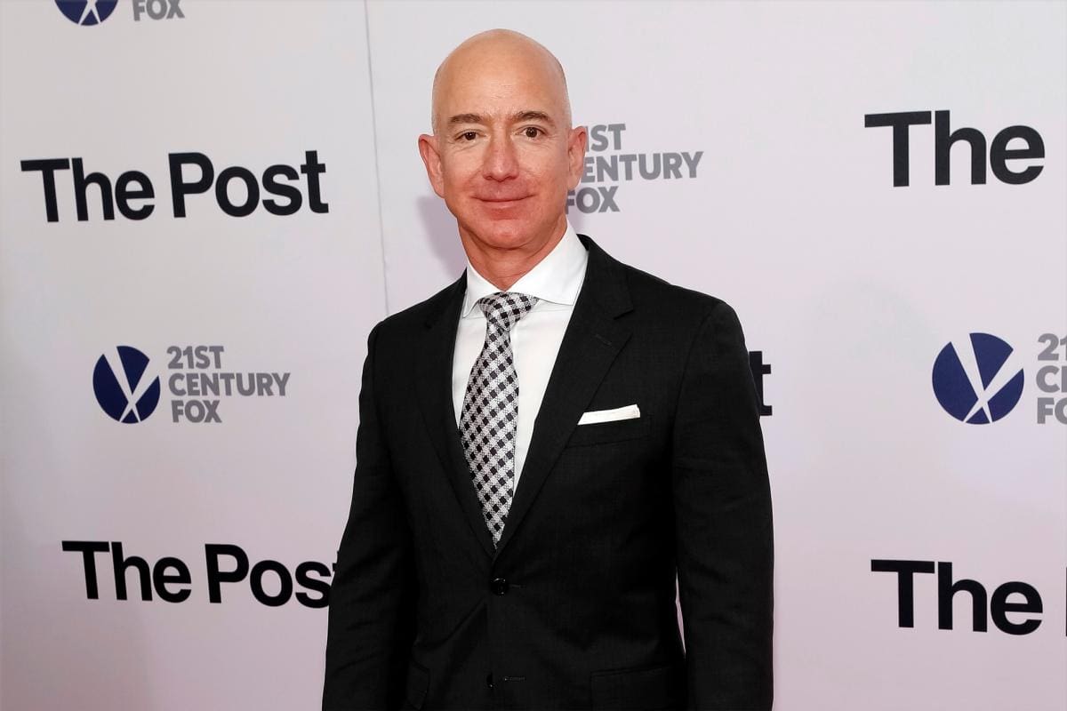 Príncipe de Arabia Saudí habría hackeado celular de Jeff Bezos, creador de Amazon
