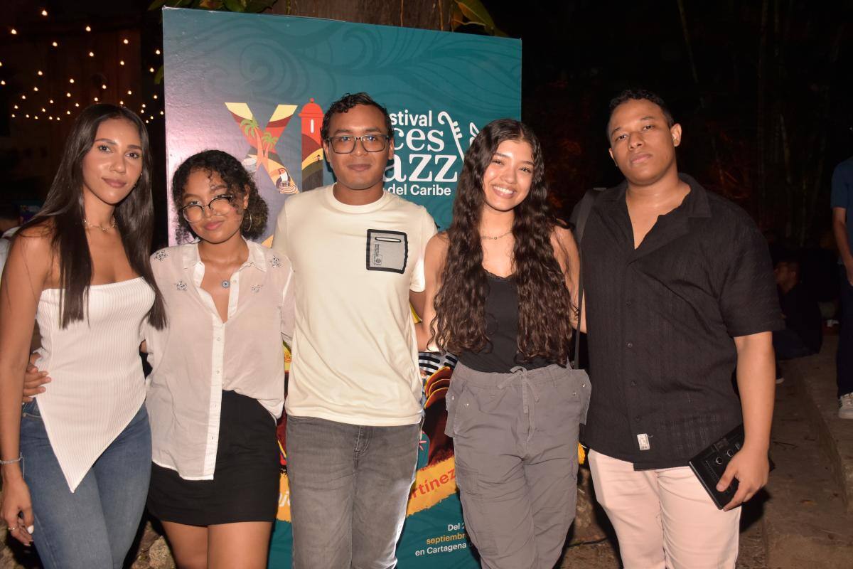 Melissa Berrocal, Karen Alcázar, Diego Rosales, Fiorella Riascos y Oscar Cardales.