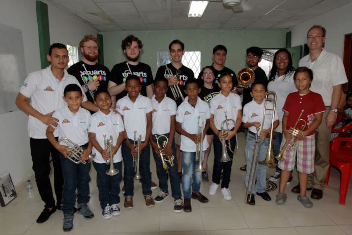 Festival Internacional de Brass, promovido por la Fundación Tocando Puertas. En la gráfica los músicos invitados de Virginia, Estados Unidos, y el Semillero de músicos cartageneros. Luis Eduardo Herrán-El Universal