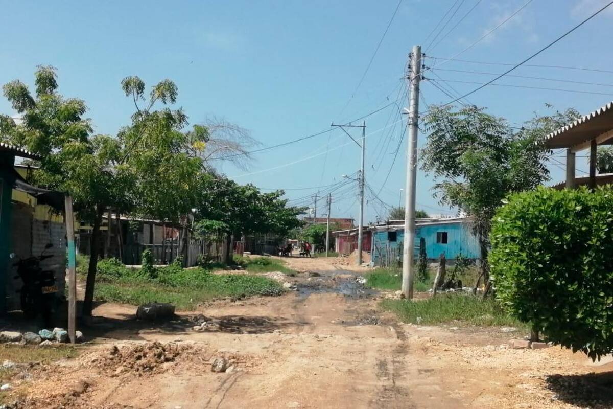 A bala, sicarios asesinan a joven y hieren a una niña en El Pozón