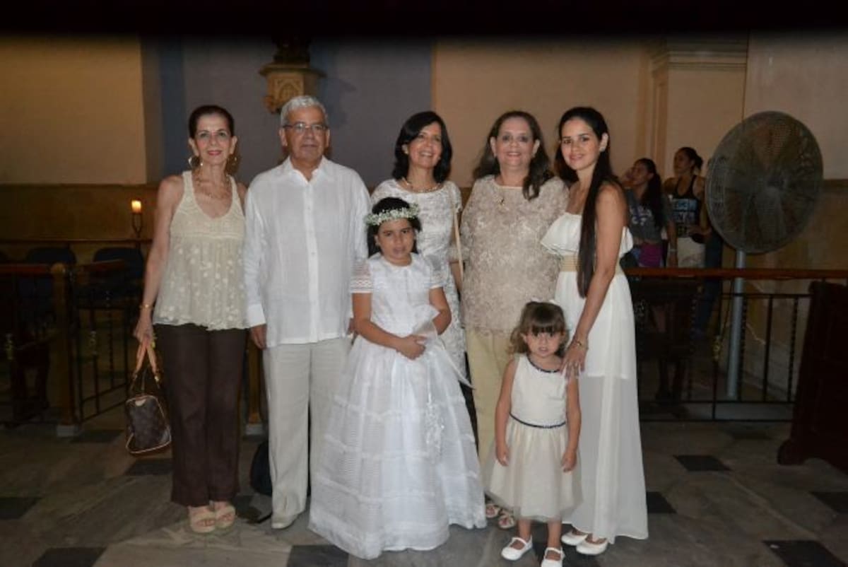 María Teresa Vélez, Ricardo Juliao, Vicky Juliao, María de los Ángeles Fortich, Valerie Juliao de Kruse y las niñas Sophia y Sarah Kruse.