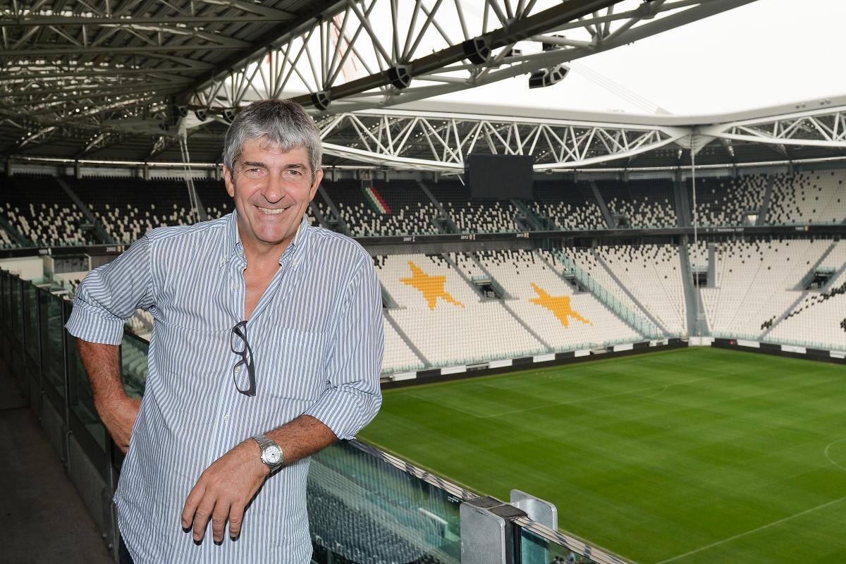 Real Madrid rememora a Rossi campeón mundial en el Santiago Bernabéu