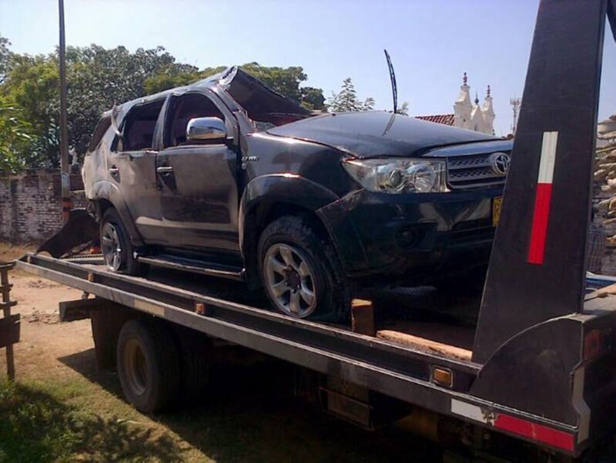 Así terminó la camioneta después del accidente. CORTESÍA.