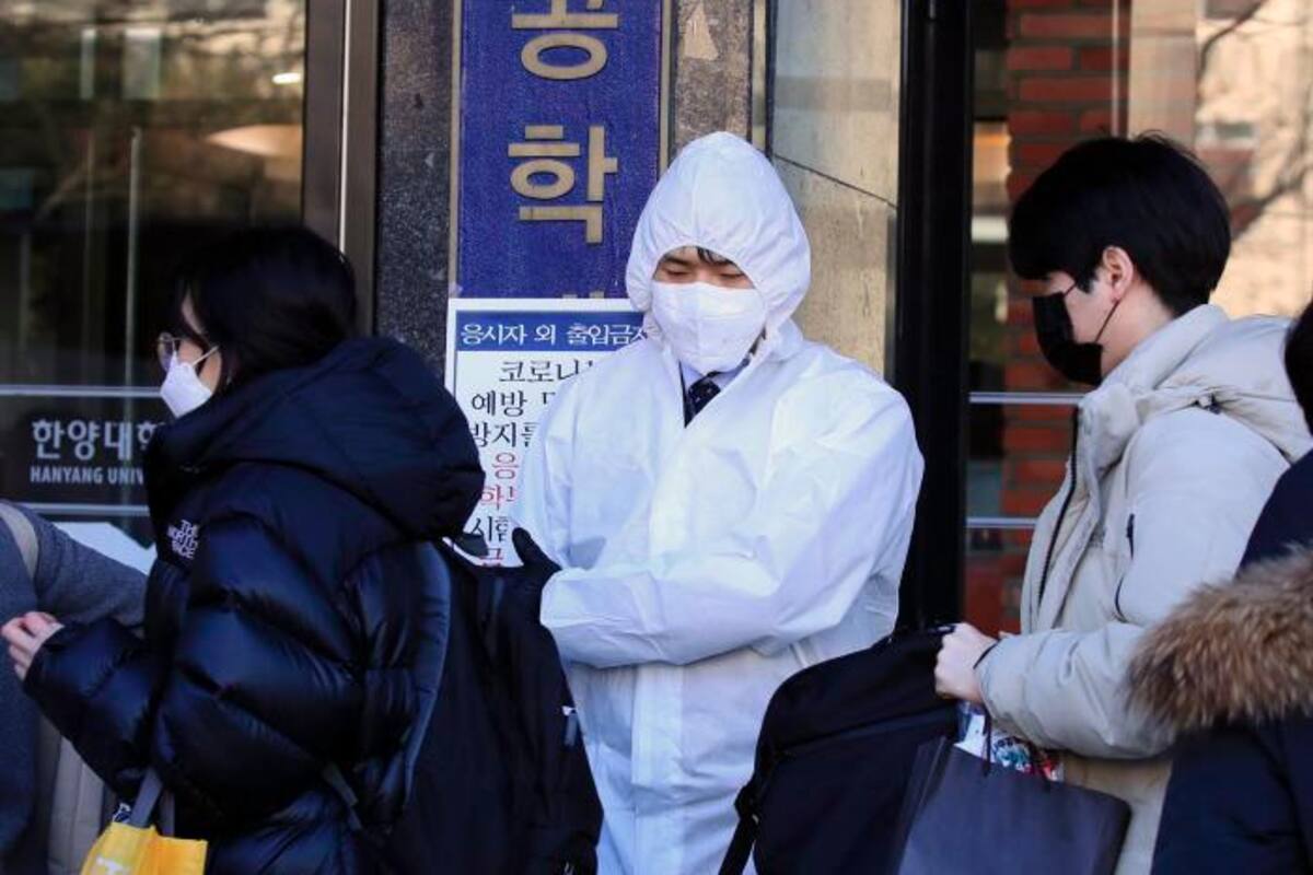 China eleva a 2.442 los muertos y a 76.936 los infectados por el coronavirus