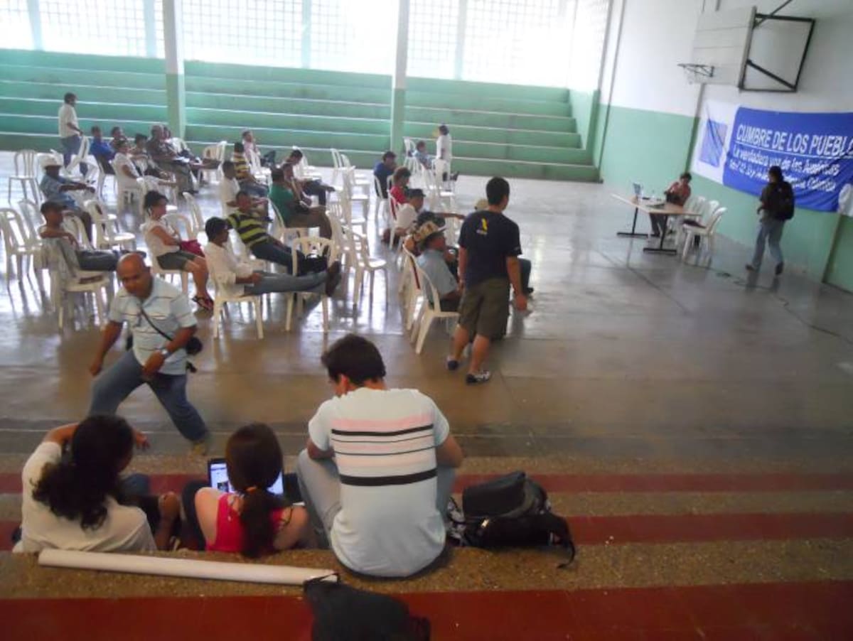 Estudiantes y representantes de organizaciones participan en los ejes temáticos o foros. eluniversal.com.co