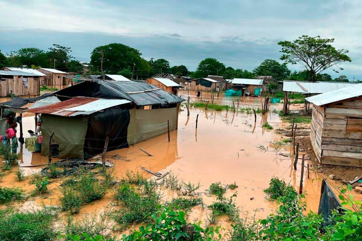 Gobernador Arana ordena maquinaria y víveres para damnificados en el sur Bolívar