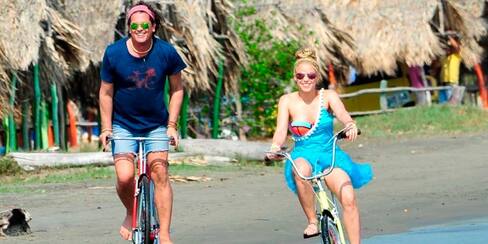 Shakira y Carlos Vives defienden “La bicicleta” ante un juez